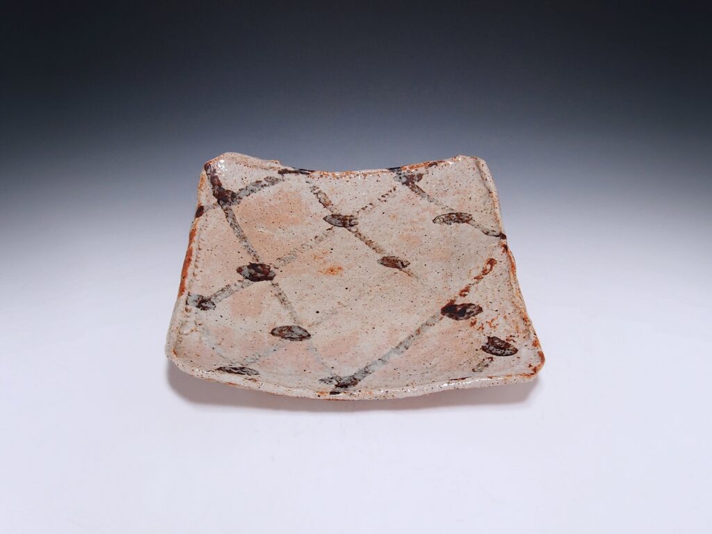 50.志野 四方鉢（共箱）