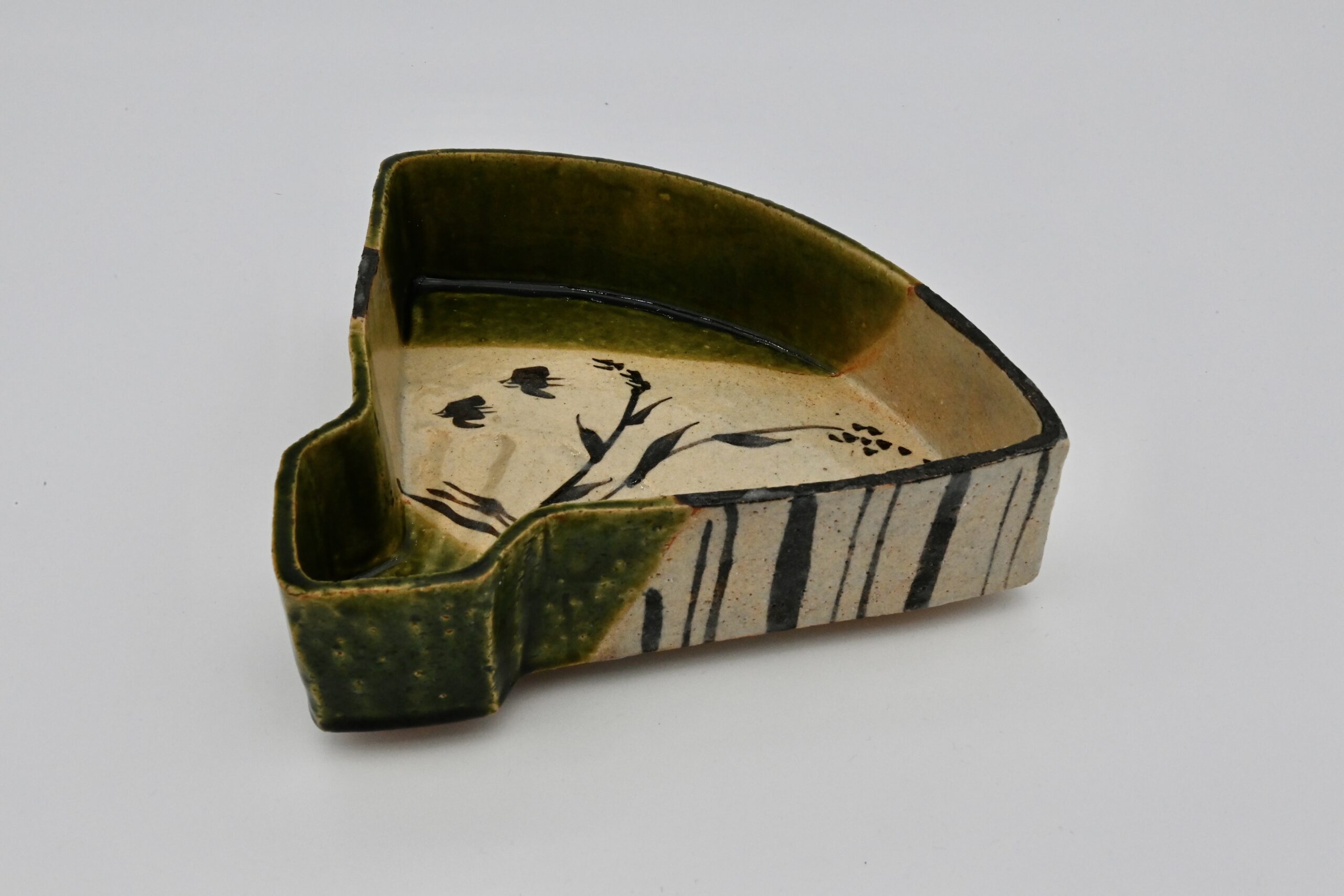 織部鳥と芦文扇面鉢（共箱）